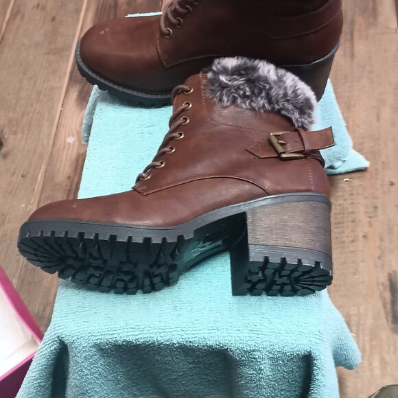 Lace up boots - Picture 2 of 4